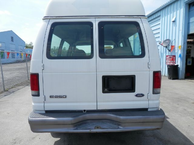 Ford Econoline 2006 photo 2