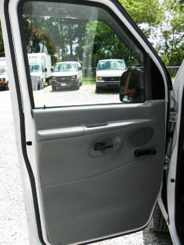 Ford Econoline 2006 photo 23