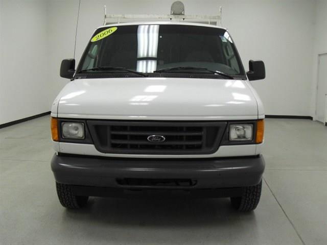 Ford Econoline 2006 photo 16