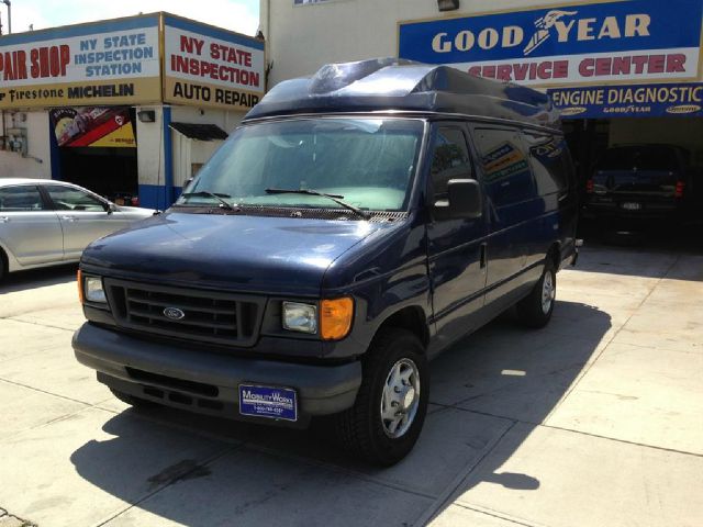 Ford Econoline 2006 photo 1