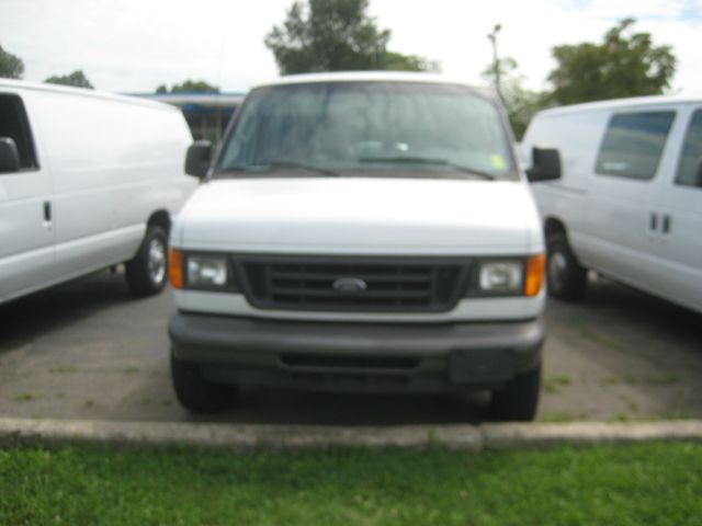 Ford Econoline 4dr 4WD SLE Commercial Cargo Van