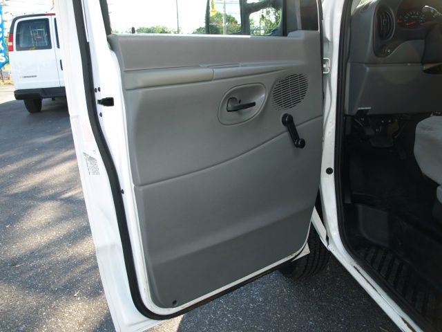 Ford Econoline 2006 photo 1