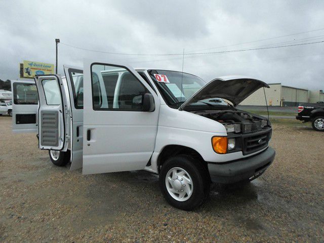 Ford Econoline 2007 photo 25