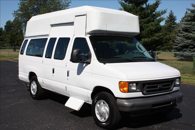 Ford Econoline Base Passenger Van