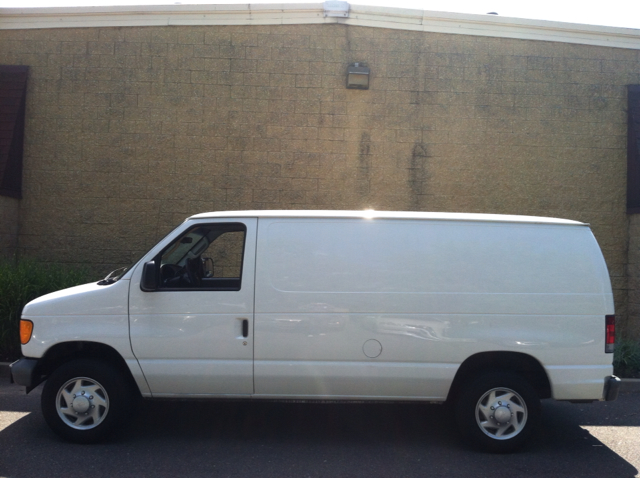 Ford Econoline SE Truck Passenger Van