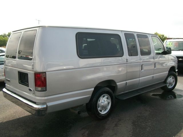 Ford Econoline 2.5 S Model Passenger Van