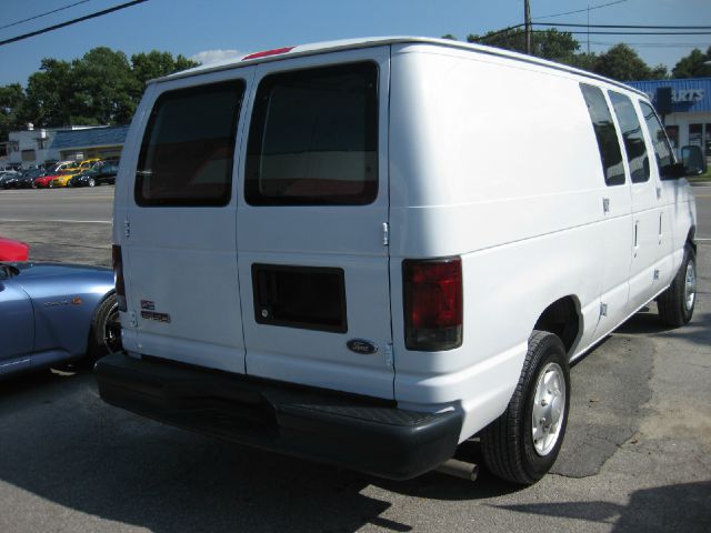 Ford Econoline SE Truck Passenger Van