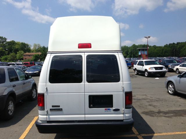 Ford Econoline 2008 photo 11