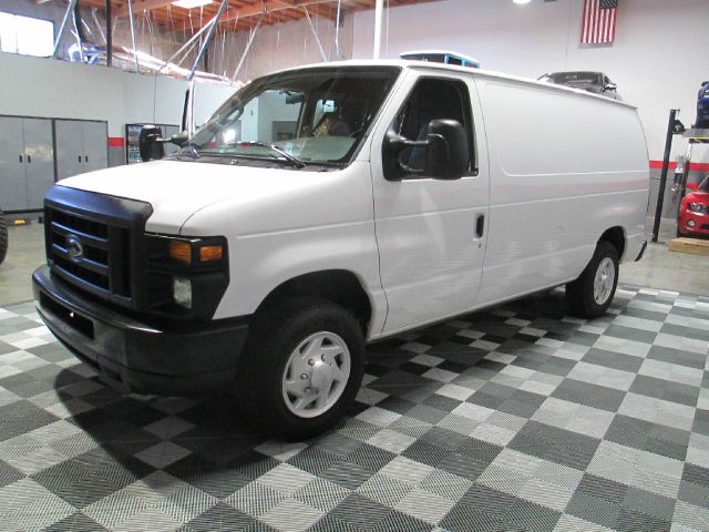 Ford Econoline SE Truck Passenger Van