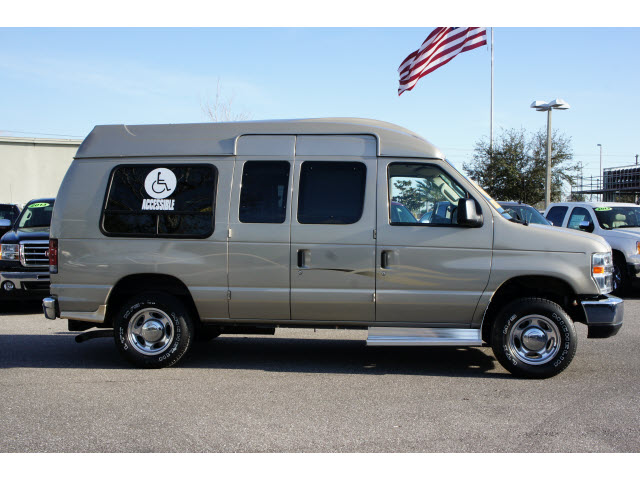 Ford Econoline 2008 photo 1