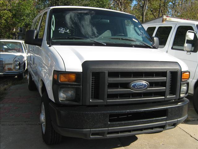 Ford Econoline SLE 4D Utility 4WD Passenger Van