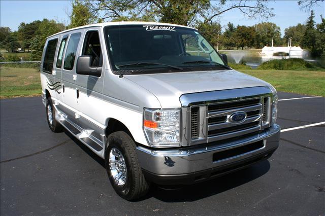 Ford Econoline 2009 photo 1