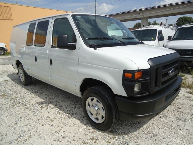 Ford Econoline 2010 photo 1