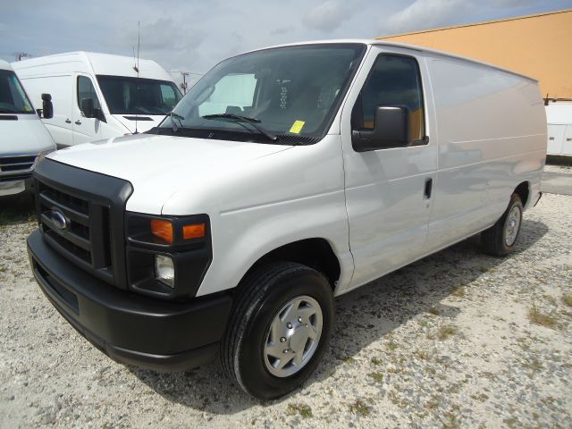 Ford Econoline 2010 photo 2