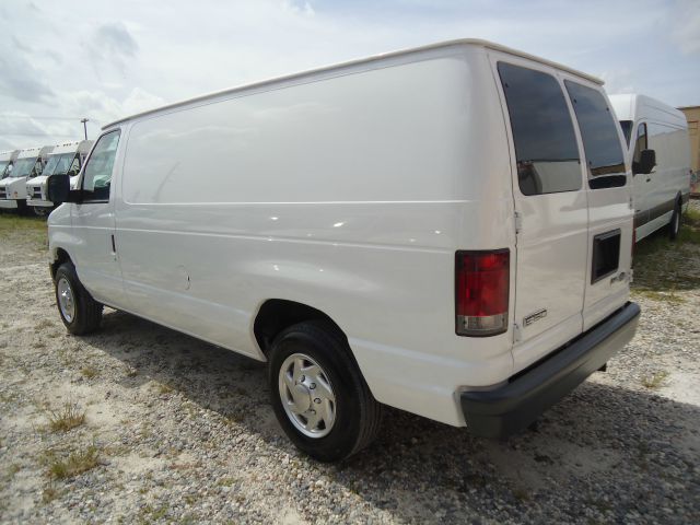 Ford Econoline 2010 photo 4