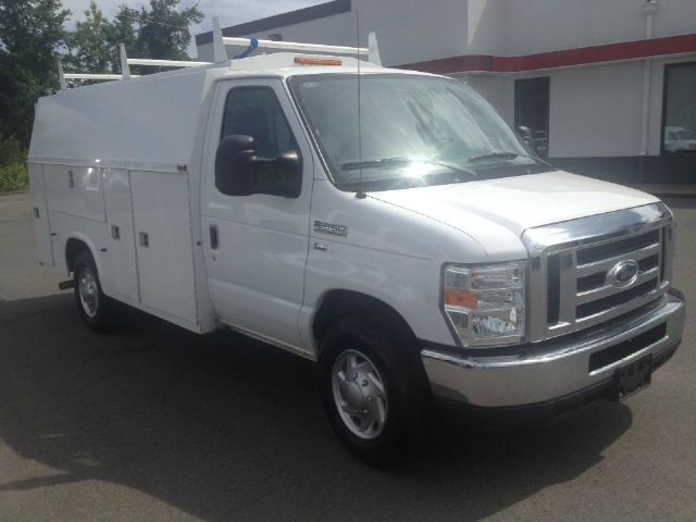 Ford Econoline 2010 photo 8