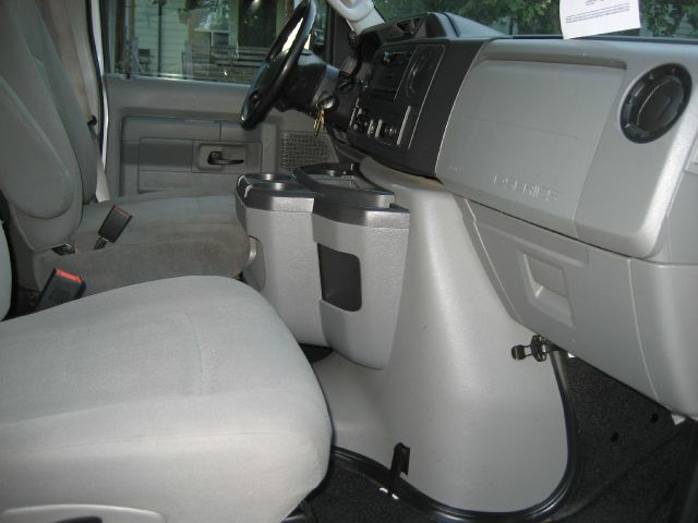 Ford Econoline 2010 photo 6