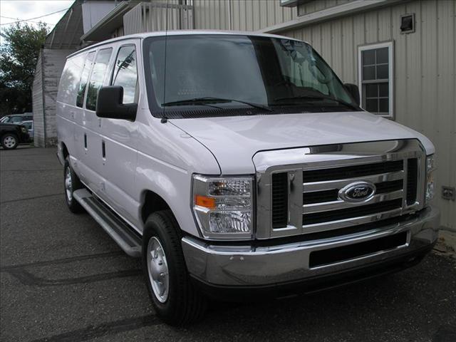 Ford Econoline 2010 photo 1