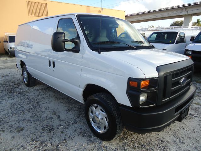 Ford Econoline 2010 photo 3