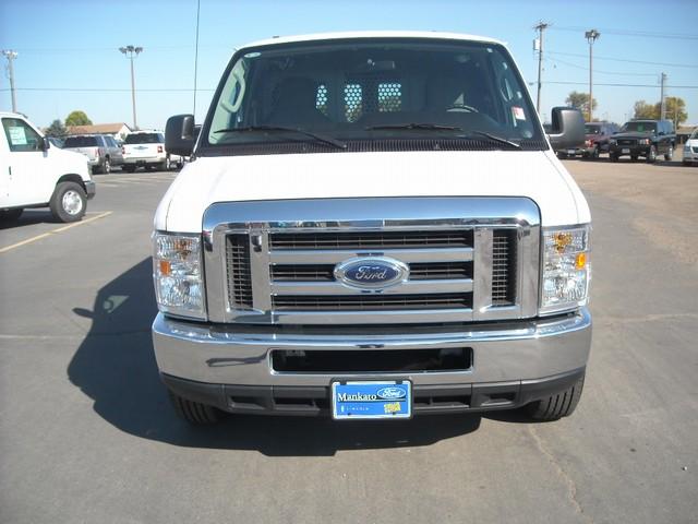 Ford Econoline 2010 photo 2