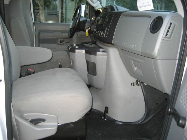 Ford Econoline 2010 photo 1