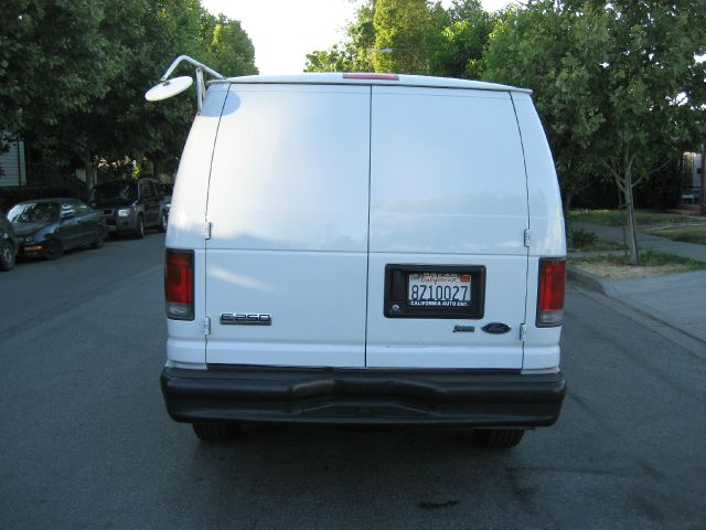 Ford Econoline 2010 photo 3