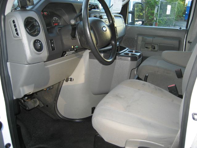 Ford Econoline 2010 photo 6