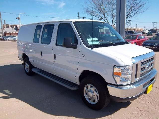 Ford Econoline 2010 photo 3