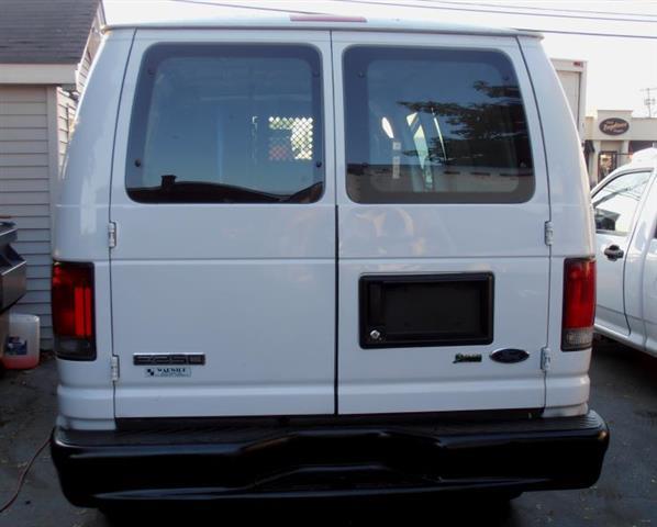 Ford Econoline 2010 photo 2