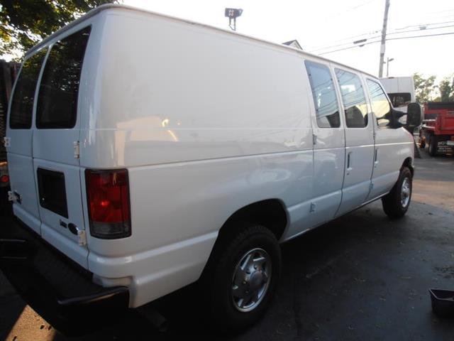 Ford Econoline 2010 photo 4