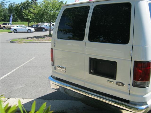 Ford Econoline 2010 photo 1