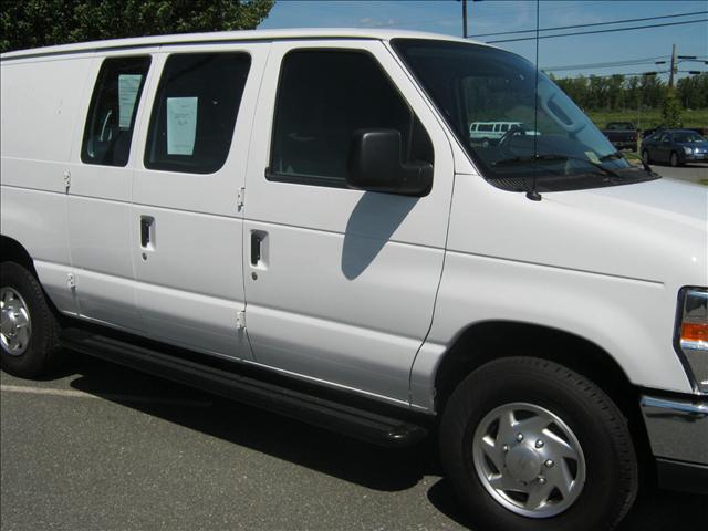 Ford Econoline 2010 photo 3