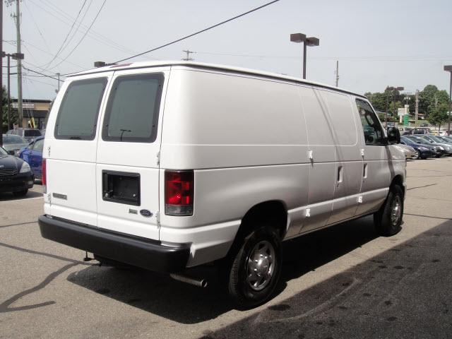 Ford Econoline 2010 photo 1