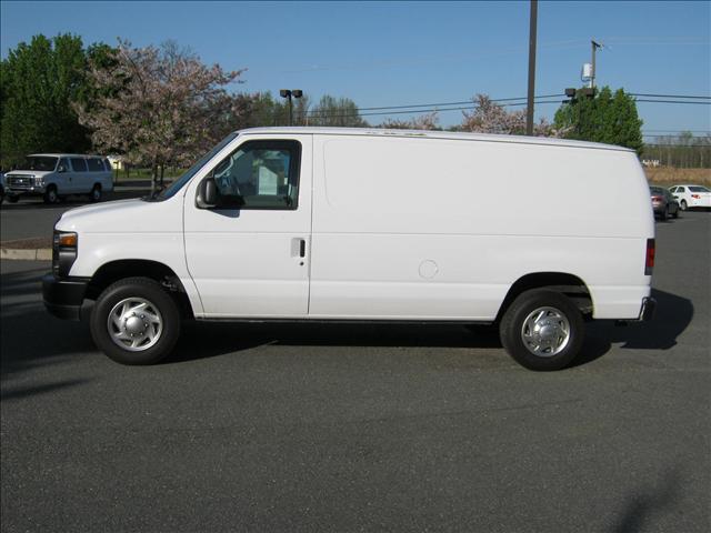 Ford Econoline 2010 photo 1