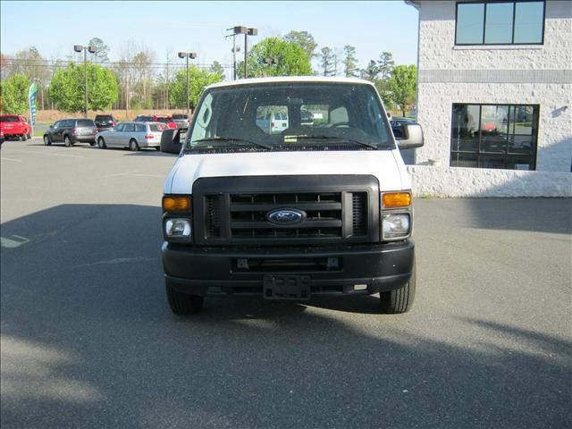 Ford Econoline 2010 photo 2