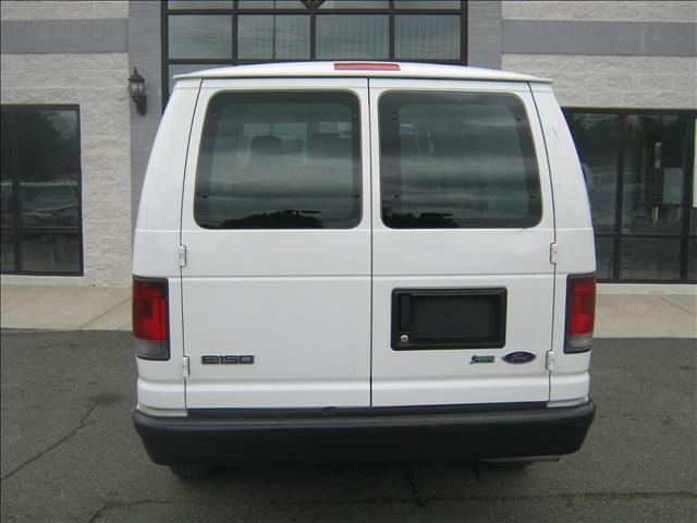 Ford Econoline 2010 photo 1