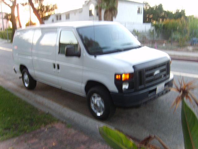 Ford Econoline 2010 photo 2