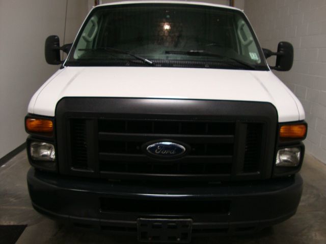 Ford Econoline 2010 photo 3