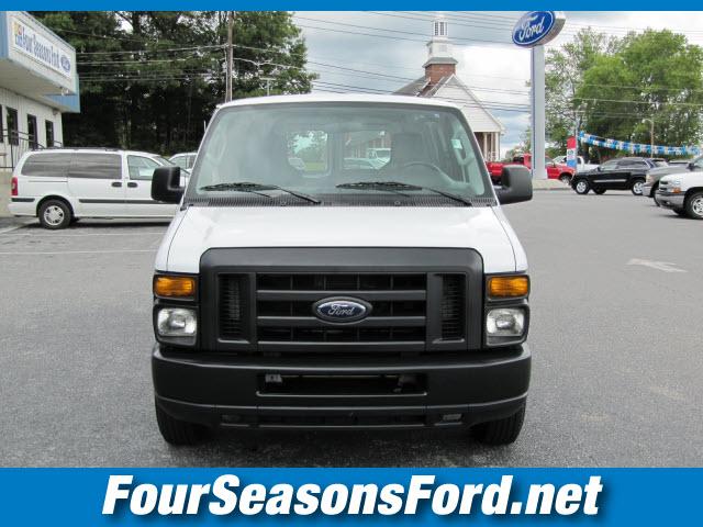 Ford Econoline 2011 photo 1