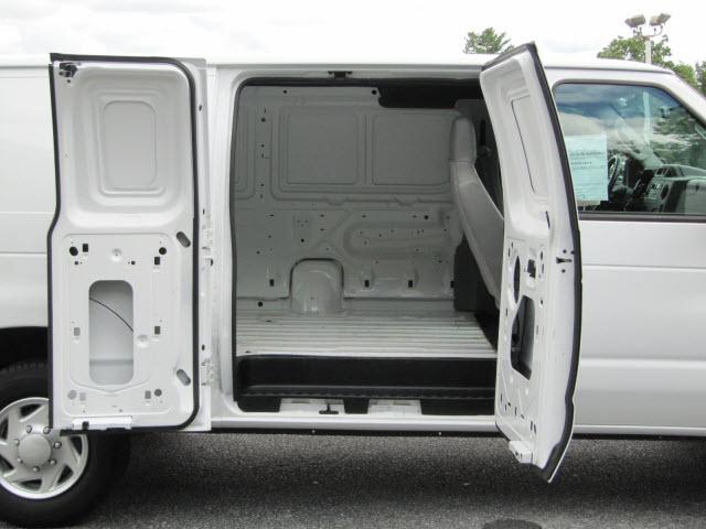 Ford Econoline 2011 photo 5