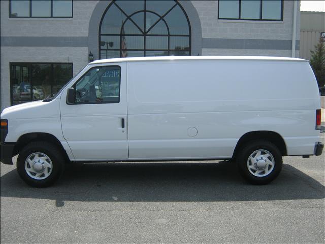 Ford Econoline 2011 photo 2