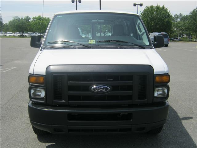 Ford Econoline 2011 photo 3