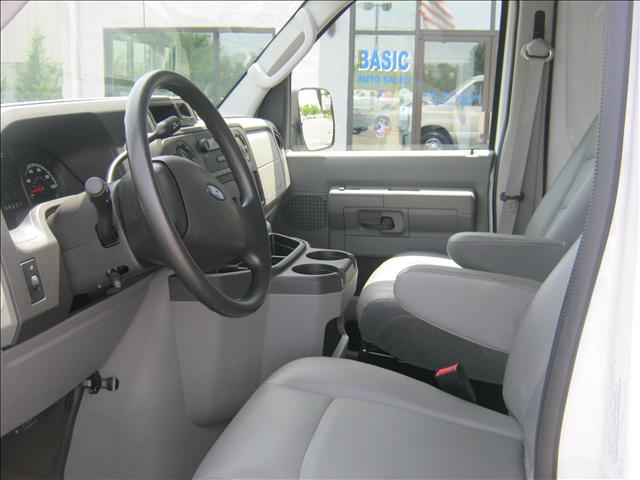 Ford Econoline 2011 photo 4