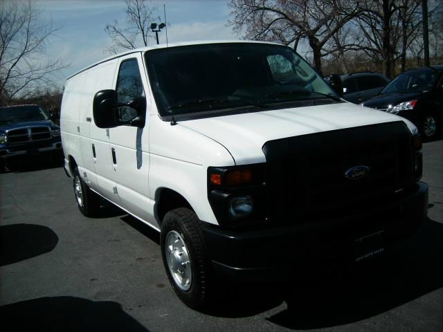 Ford Econoline 2011 photo 2