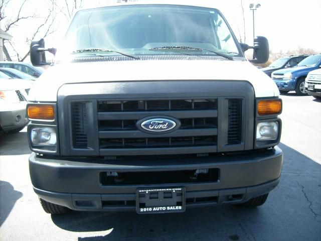 Ford Econoline 2011 photo 24