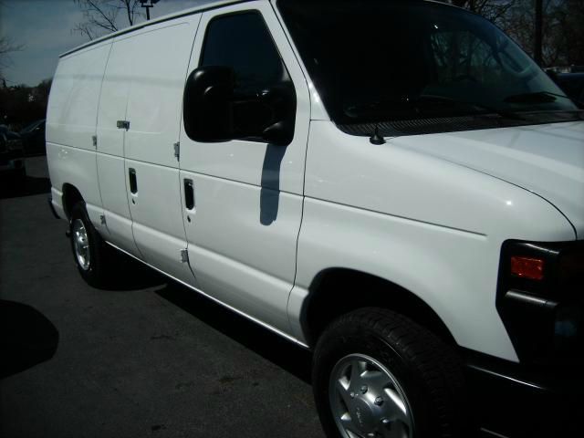 Ford Econoline 2011 photo 25