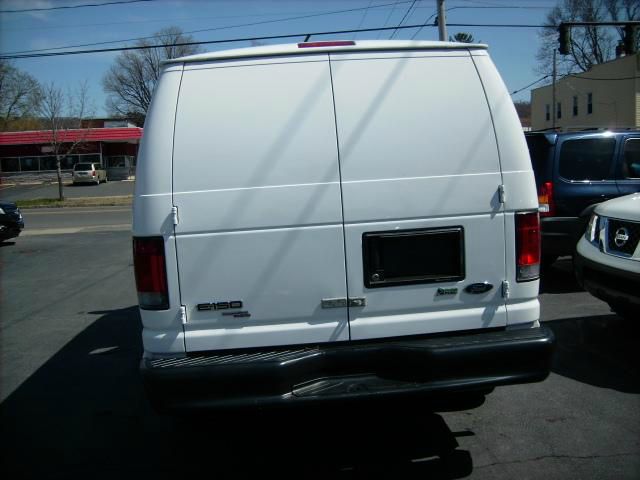 Ford Econoline 2011 photo 27