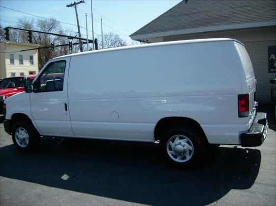 Ford Econoline 2011 photo 29