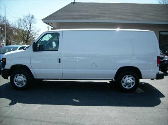 Ford Econoline 2011 photo 30