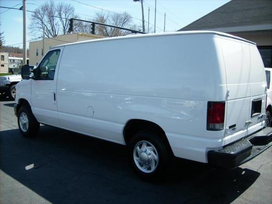 Ford Econoline 2011 photo 32